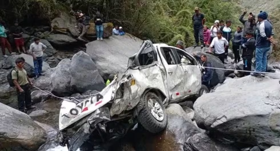 Puno: alcalde de Quiaca muere al caer con su camioneta a barranco de 200 metros
