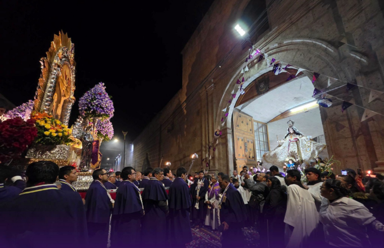 Señor de los Milagros se encontró con la Virgen de la Merced en Arequipa