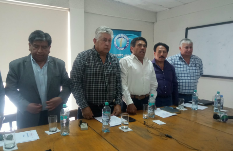 Transportistas de carga pesada y taxistas evalúan paralización por alza de combustibles