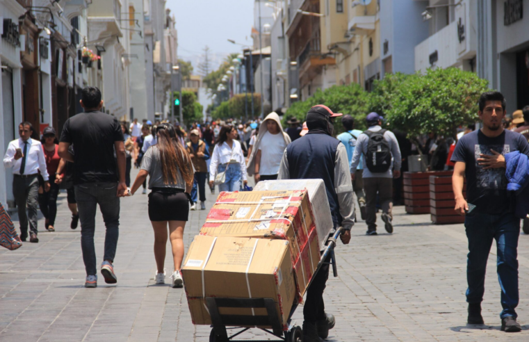 Informalidad laboral alcanza al 70 % del Perú y el empleo juvenil sin recuperarse