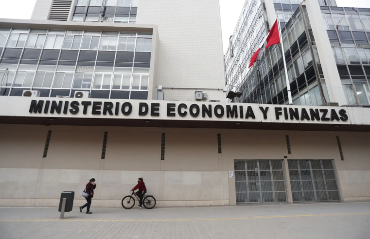 Gobierno anuncia s/ 18.000 millones en bonos, obras y alivio tributario para 2027