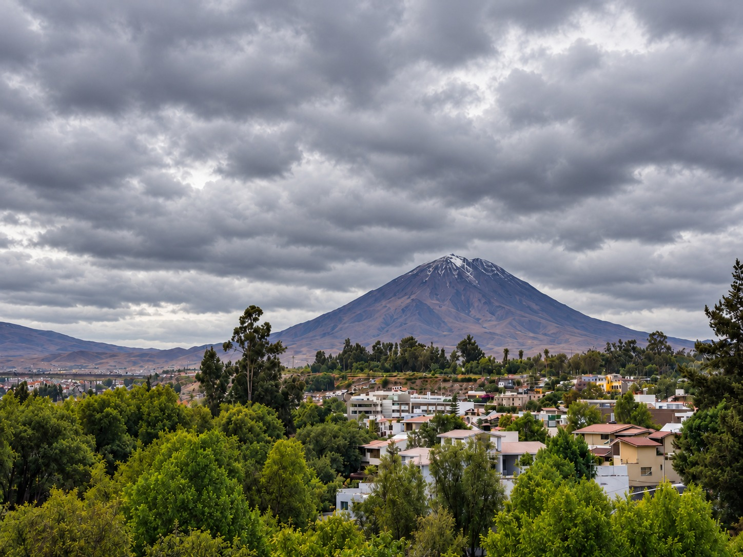 Cielo nublado y posibles lluvias hasta el miércoles en Arequipa