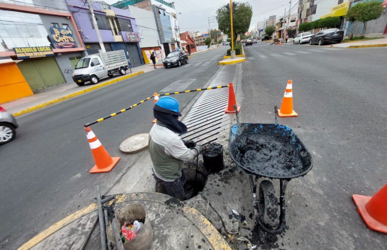Bustamante limpia drenajes pluviales ante riesgo de lluvias intensas