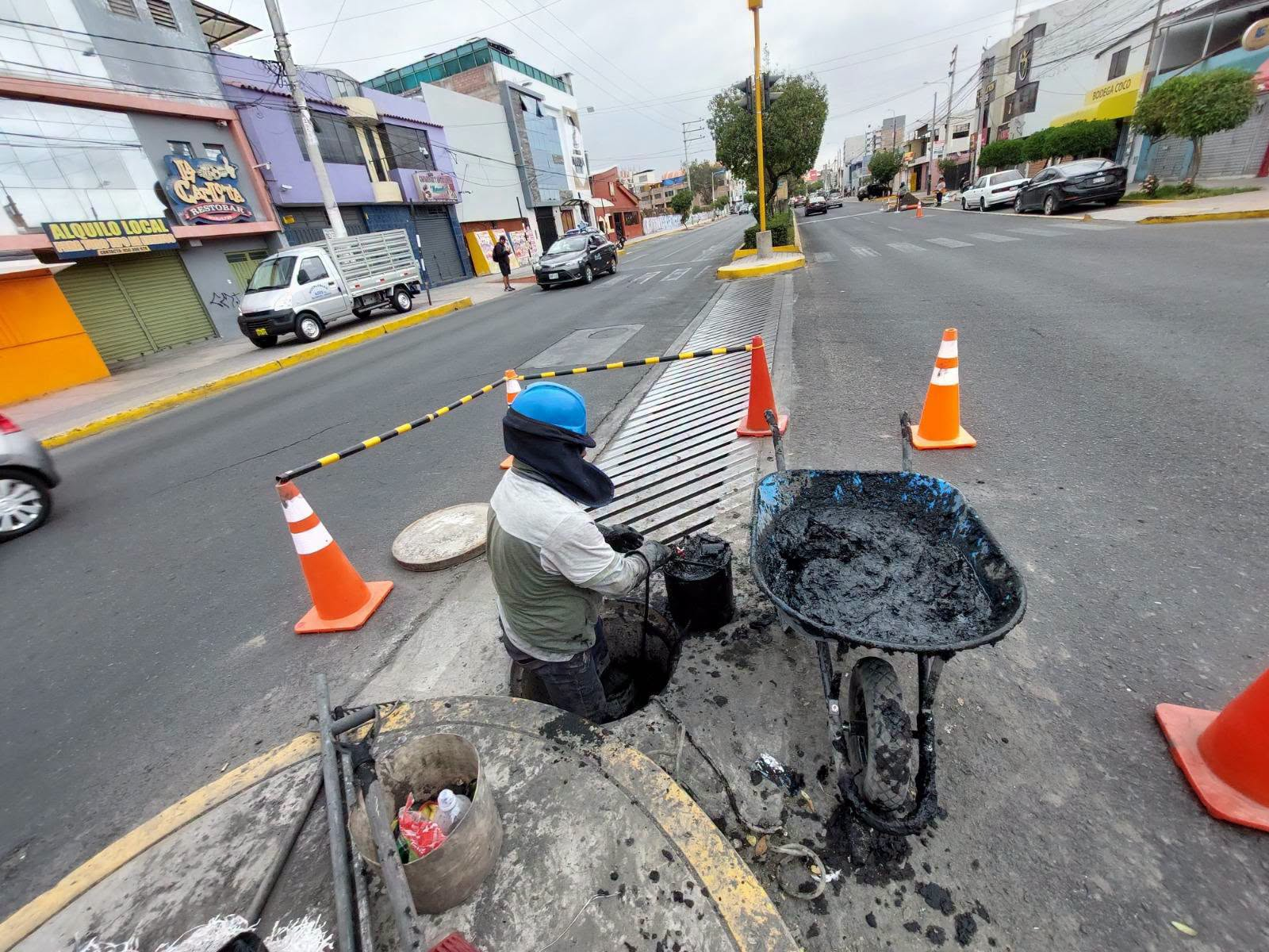 Bustamante limpia drenajes pluviales ante riesgo de lluvias intensas