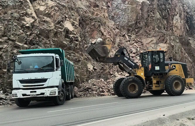 Liberan la vía Costanera para restablecer conexión con Mollendo