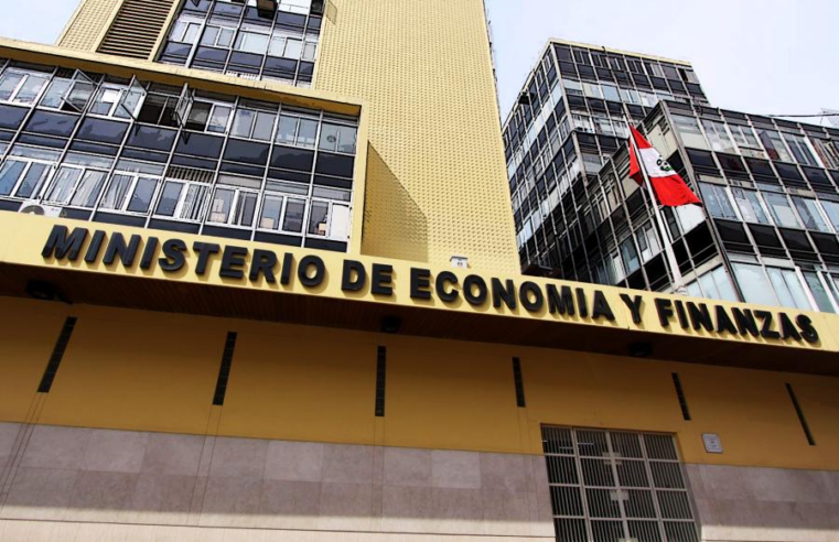 MEF anuncia expansión fiscal para enfrentar choques externos