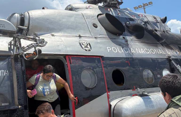 PNP evacúa por vía aérea a 14 delegados electorales en la Amazonía