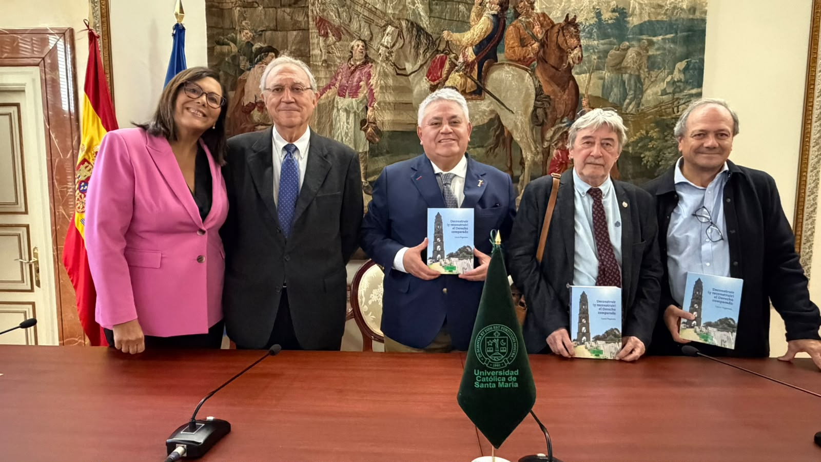 UCSM presentó el libro «Deconstruir (y reconstruir) el Derecho comparado»