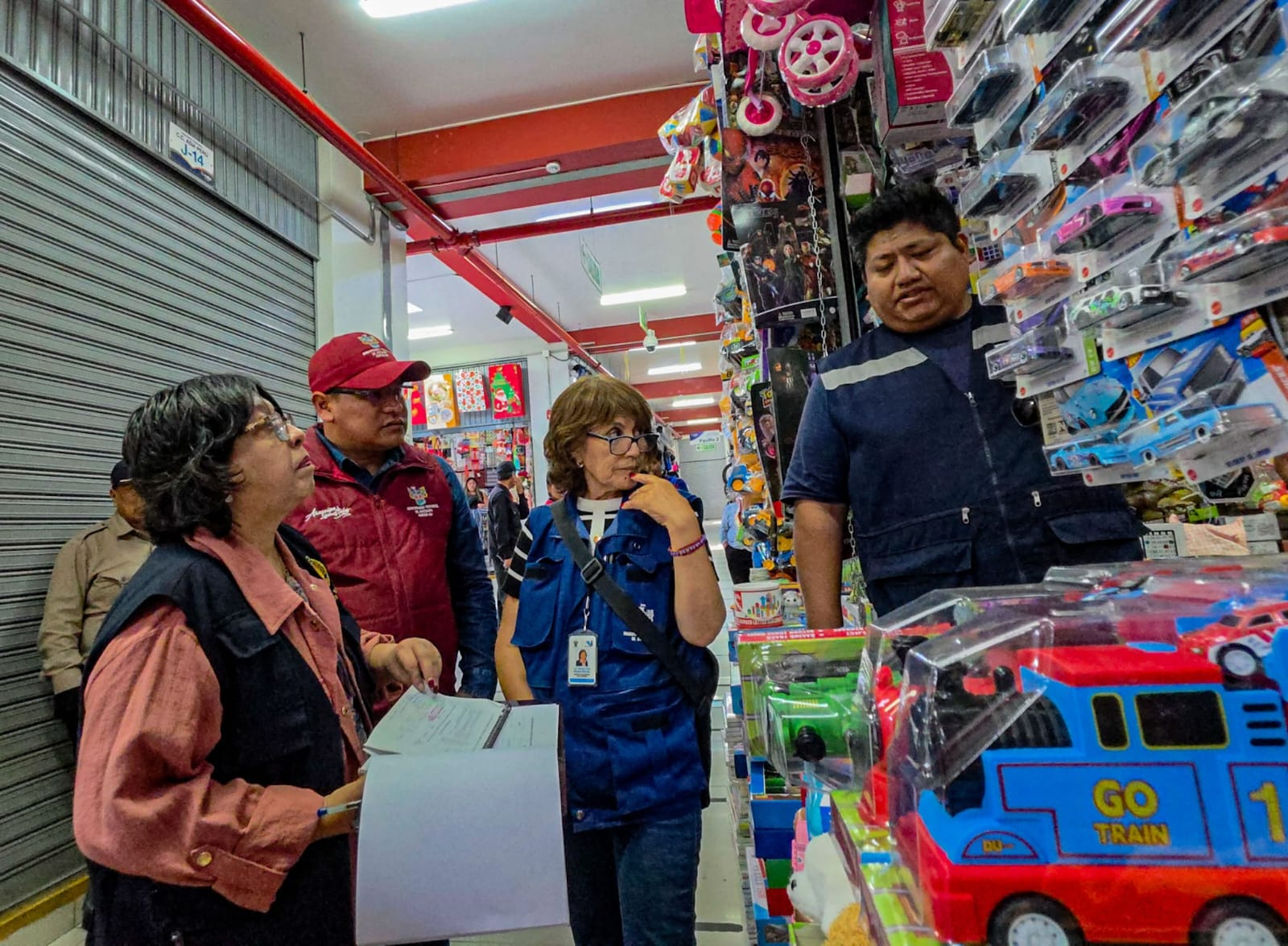 Detectan juguetes con registro sanitario vencido en centro comercial