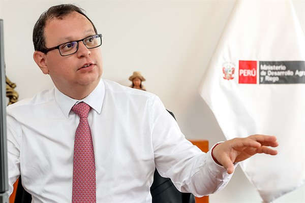 Castilla compromete al ministro de Agricultura a gestionar fondos para proyecto de riego