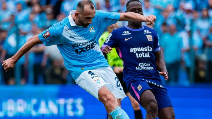 Sporting Cristal ganó 3-2 a Alianza Lima y sigue en carrera por el título
