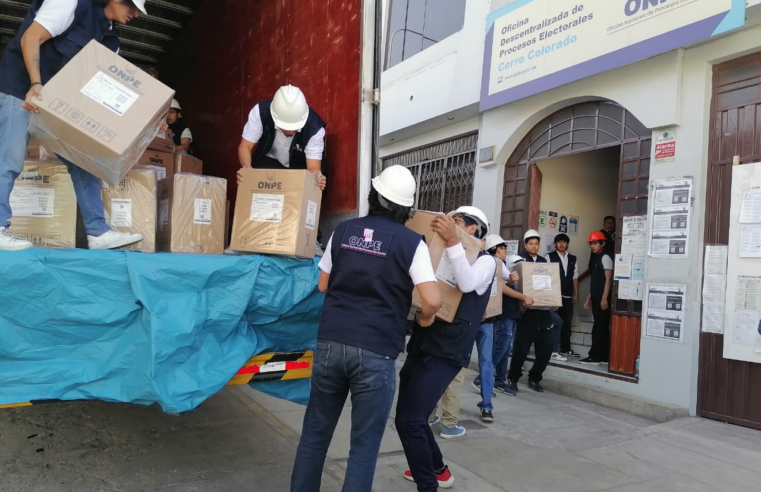 ODPE Arequipa despliega material electoral para los comicios de mañana