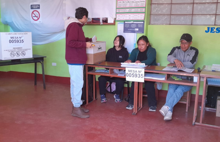 Cerca de 220 mil electores acudieron a votar en siete provincias de Arequipa