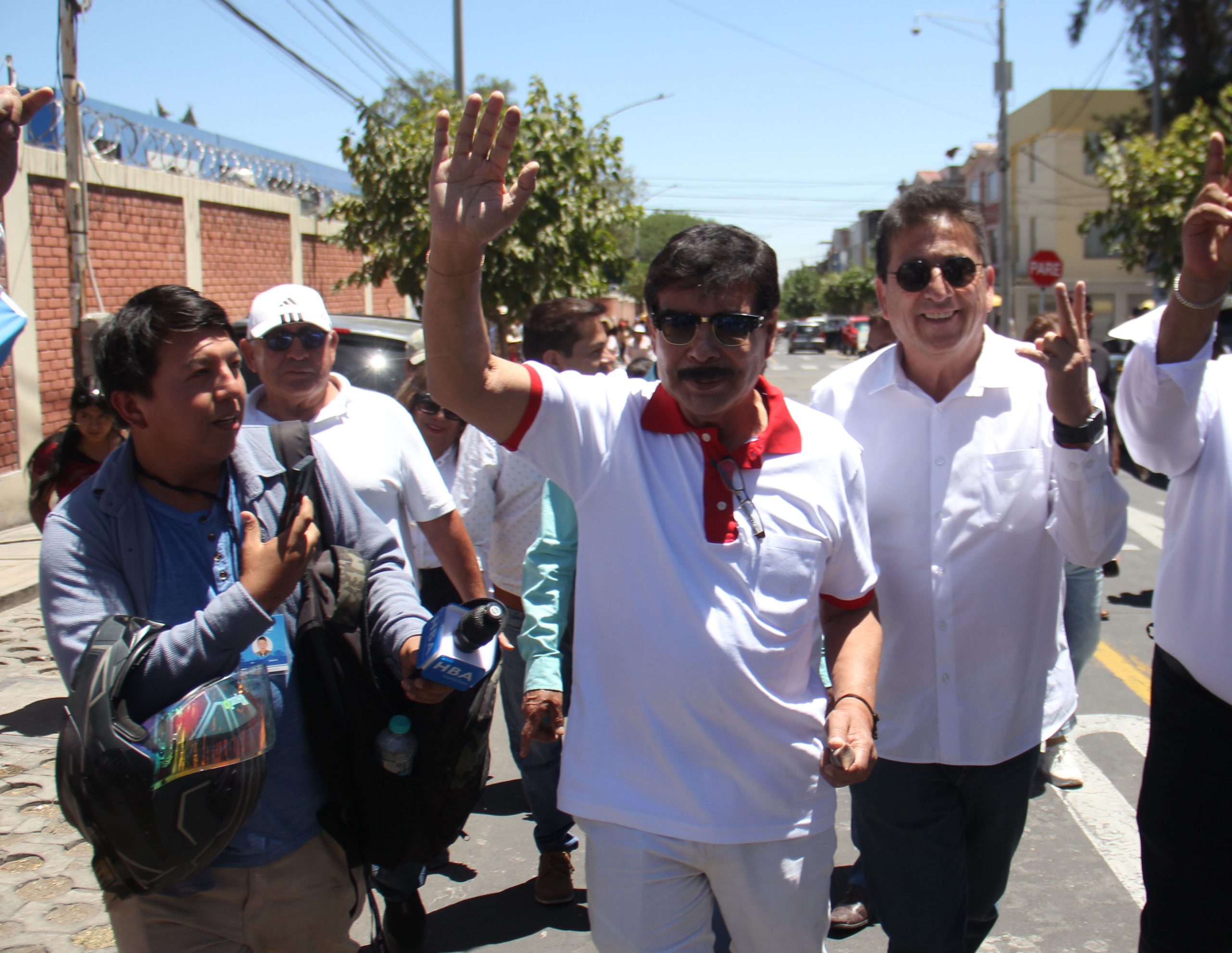 Alfredo Zegarra lidera con menos del 30% y Arequipa se encamina a segunda vuelta
